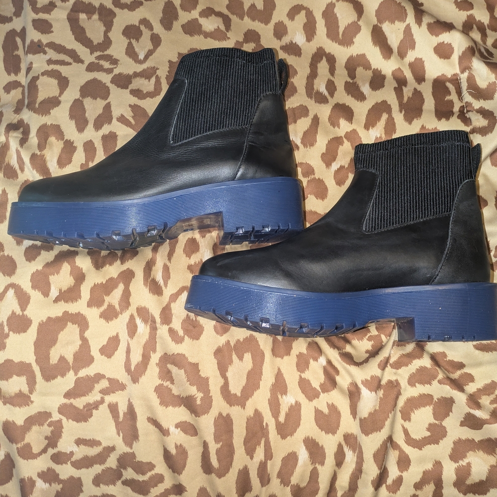 Black Secret Celebrity living it up Ankle Boots with Blue Platform Sole New